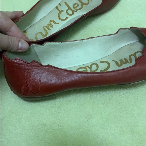 Barely worn red flats - Picture 2 of 3